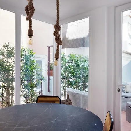 Renovated Charming With Terrace In Lapa Appartamento