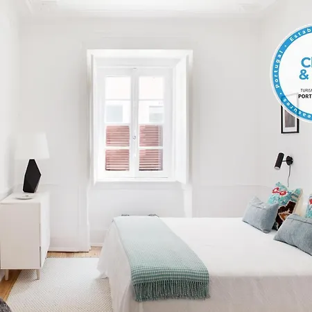 Renovated Charming With Terrace In Lapa Lisbon