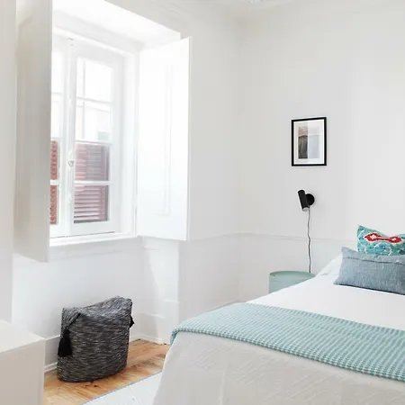 Apartment Renovated Charming With Terrace In Lapa Lisbon