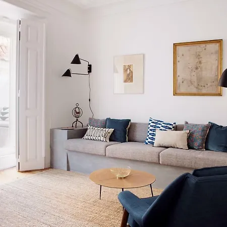 Renovated Charming With Terrace In Lapa Lisbon