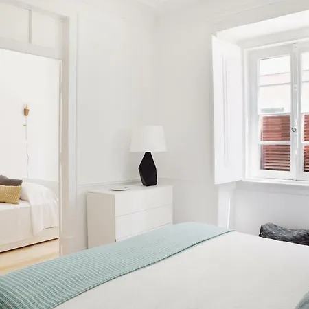Renovated Charming With Terrace In Lapa *