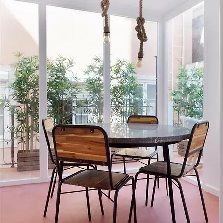 Renovated Charming With Terrace In Lapa